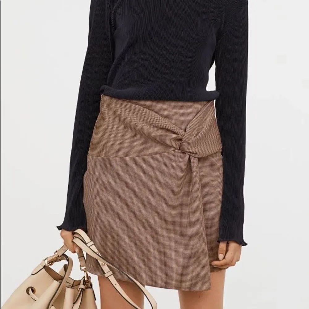 ✨H&M Tie-Detail Jersey Skirt✨
